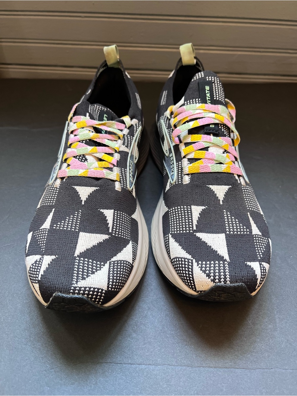 Rare BROOKS Levitate Stealth Fit 6 Running Shoes Women’s Size 8.5 US - Picture 2 of 8